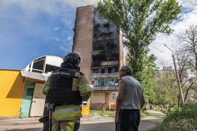 Aftermath of Russian attack on Ukraine s Druzhkivka DRUZHKIVKA, UKRAINE - JUNE 12: Firefighters respond to a fire in a residential building following the impact of a Russian FPV drone in Druzhkivka, Ukraine, 12 June 2026 Diego Herrera Carcedo Anadolu Druzhkivka Ukraine. Editorial use only. Please get in touch for any other usage.  Copyright: x2026xAnadoluxDiegoxHerreraxCarcedox