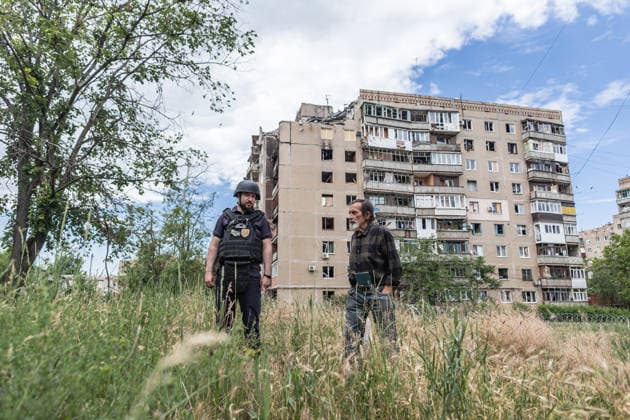 Aftermath of Russian attack on Ukraine s Druzhkivka DRUZHKIVKA, UKRAINE - JUNE 12: Emergency services in Ukraine evacuate several people amid the threat of Russian FPV drones in Druzhkivka, Ukraine, 12 June 2026 Diego Herrera Carcedo Anadolu Druzhkivka Ukraine. Editorial use only. Please get in touch for any other usage.  Copyright: x2026xAnadoluxDiegoxHerreraxCarcedox