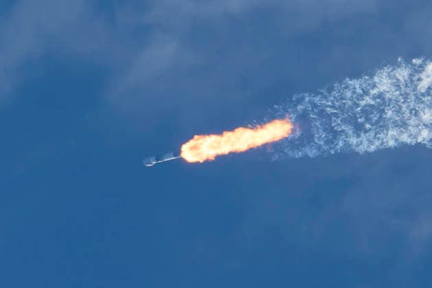 June 12, 2026, Cape Canaveral, Florida, USA: A SpaceX Falcon 9 rocket carrying 29 Starlink satellites, lifts off from Space Launch Complex-40 at Cape Canaveral Space Force Station, Florida, at 8:37 a.m. EDT on June 12, 2026. Cape Canaveral USA - ZUMAb268 20260612_znp_b268_005 Copyright: xJenniferxBriggsx