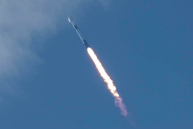 June 12, 2026, Cape Canaveral, Florida, USA: A SpaceX Falcon 9 rocket carrying 29 Starlink satellites, lifts off from Space Launch Complex-40 at Cape Canaveral Space Force Station, Florida, at 8:37 a.m. EDT on June 12, 2026. Cape Canaveral USA - ZUMAb268 20260612_znp_b268_004 Copyright: xJenniferxBriggsx