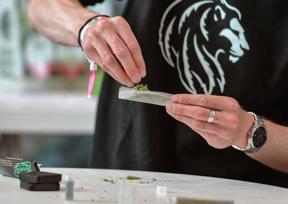 12.06.2026, xlakx, Entertainment, Mary Jane Berlin 2026 v.l. Besucherinnen und Besucher auf der Cannabis-Messe Mary Jane Berlin. Die Veranstaltung präsentiert Aussteller aus den Bereichen Cannabis, Medizin, Lifestyle und Hanfprodukte. Berlin *** 12 06 2026, xlakx, Entertainment, Mary Jane Berlin 2026 v l Visitors to the Mary Jane Berlin cannabis trade fair The event presents exhibitors from the cannabis, medicine, lifestyle and hemp products sectors Berlin Daniel Lakomski