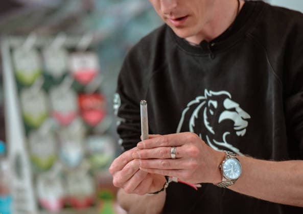 12.06.2026, xlakx, Entertainment, Mary Jane Berlin 2026 v.l. Besucherinnen und Besucher auf der Cannabis-Messe Mary Jane Berlin. Die Veranstaltung präsentiert Aussteller aus den Bereichen Cannabis, Medizin, Lifestyle und Hanfprodukte. Berlin *** 12 06 2026, xlakx, Entertainment, Mary Jane Berlin 2026 v l Visitors to the Mary Jane Berlin cannabis trade fair The event presents exhibitors from the cannabis, medicine, lifestyle and hemp products sectors Berlin Daniel Lakomski