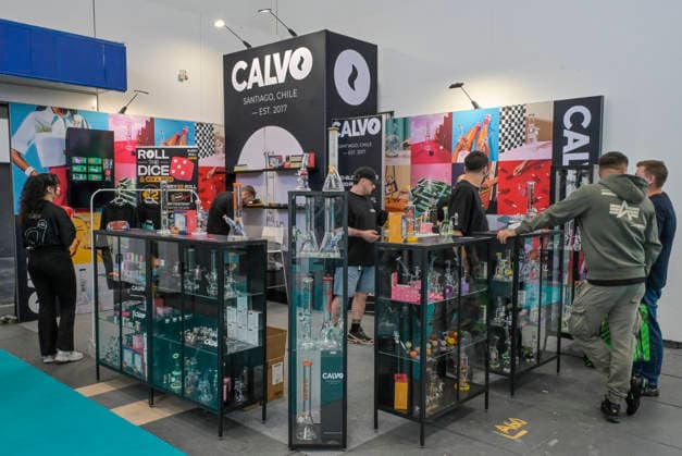 Calvo Wasserpfeifen und Rauchgeräte, Mary Jane Berlin - Cannabis Messe 2026, Messegelände, Westend, Charlottenburg, Berlin, Deutschland !!! Persönlichkeitrechte sind NICHT geklärt !!! Keine Haftung für mögliche Model-release-Verstöße! *** Calvo hookahs and smoking devices, Mary Jane Berlin Cannabis Fair 2026, Exhibition Center, Westend, Charlottenburg, Berlin, Germany Personal rights are NOT clarified No liability for possible model release violations