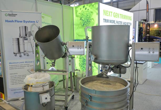 Großgeräte zur Weiterverarbeitung von Cannabis-Pflanzen, Fa. Sunflower Trimmer, Mary Jane Berlin - Cannabis Messe 2026, Messegelände, Westend, Charlottenburg, Berlin, Deutschland *** Large-scale equipment for processing cannabis plants, Fa Sunflower Trimmer, Mary Jane Berlin Cannabis Fair 2026, Exhibition Center, Westend, Charlottenburg, Berlin, Germany