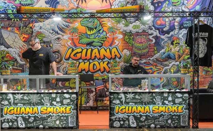 Iguana Smoke, Pfeifen und Rauchgeräte, Mary Jane Berlin - Cannabis Messe 2026, Messegelände, Westend, Charlottenburg, Berlin, Deutschland !!! Persönlichkeitrechte sind NICHT geklärt !!! Keine Haftung für mögliche Model-release-Verstöße! *** Iguana Smoke, pipes and smoking devices, Mary Jane Berlin Cannabis Fair 2026, Exhibition Center, Westend, Charlottenburg, Berlin, Germany Personal rights are NOT clarified No liability for possible model release violations