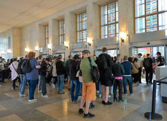 Besucher auf der Mary Jane Berlin - Cannabis Messe 2026, Messegelände, Westend, Charlottenburg, Berlin, Deutschland ! Persönlichkeitrechte sind NICHT geklärt! Keine Haftung für mögliche Model-release-Verstöße! *** Visitors at the Mary Jane Berlin Cannabis Fair 2026, Exhibition Grounds, Westend, Charlottenburg, Berlin, Germany Personal rights are NOT clarified No liability for possible model release violations