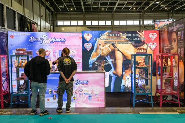 Stand von Boinky Boinkies, Südigkeiten zur sexuellen Stimulation, Edibles, Schokolade, Mary Jane Berlin - Cannabis Messe 2026, Messegelände, Westend, Charlottenburg, Berlin, Deutschland *** Boinky Boinkies stand, southern sexual stimulation, edibles, chocolate, Mary Jane Berlin Cannabis Fair 2026, Exhibition Center, Westend, Charlottenburg, Berlin, Germany