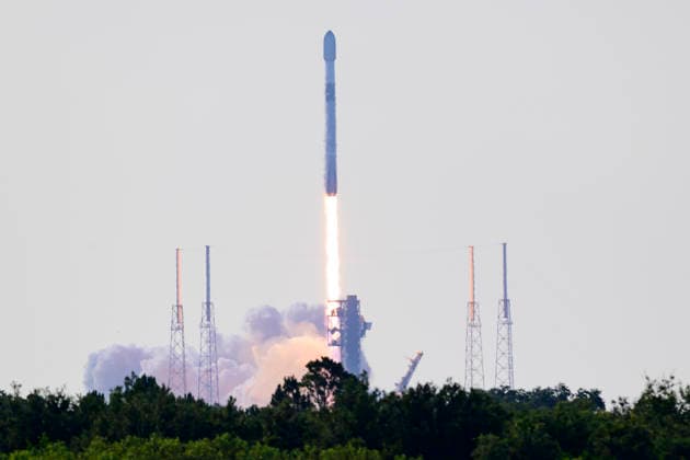 June 12, 2026, Cape Canaveral, Florida, USA: A SpaceX Falcon 9 rocket carrying 29 Starlink satellites, lifts off from Space Launch Complex-40 at Cape Canaveral Space Force Station, Florida, at 8:37 a.m. EDT on June 12, 2026. Cape Canaveral USA  - ZUMAb268 20260612_znp_b268_002 Copyright: xJenniferxBriggsx