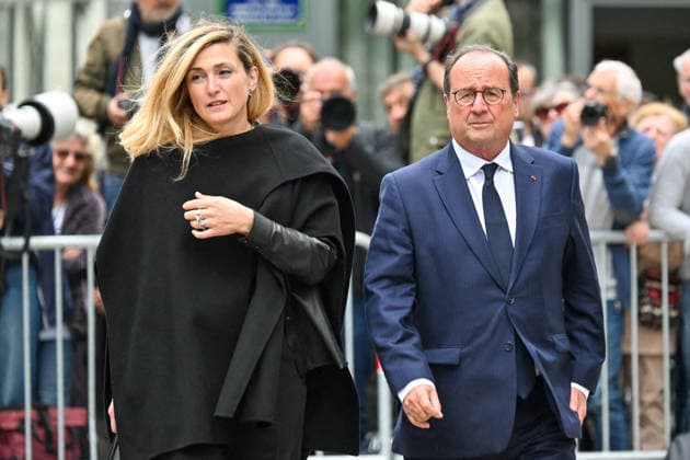 François Hollande and his wife Julie Gayet at the funeral of B Chirac in the Sainte Clotilde Basilica in Paris 7th arrondissement on June 12, 2026 The former first lady of France died on June 5, 2026 at the age of 93 Jacovides Liewig Bestimage The funeral of B Chirac in the Sainte Clotilde Basilica in Paris 7th arrondissement on June 12, 2026 The former first lady of France died on June 5, 2026 at the age of 93 Paris France  Copyright: xJacovidesx xLiewigx xBestimagexJacovidesx xLiewigx xBestimagex