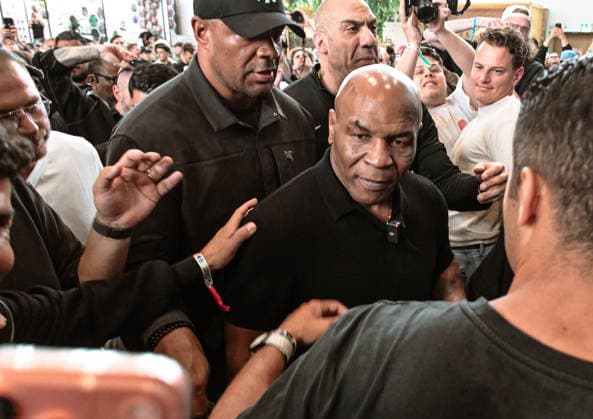 12.06.2026, xlakx, Entertainment, Mary Jane Berlin 2026 v.l. US-Boxlegende Mike Tyson auf der Cannabis-Messe Mary Jane Berlin. Die Veranstaltung präsentiert Aussteller aus den Bereichen Cannabis, Medizin, Lifestyle und Hanfprodukte. Berlin *** 12 06 2026, xlakx, Entertainment, Mary Jane Berlin 2026 v l US boxing legend Mike Tyson at the cannabis trade fair Mary Jane Berlin The event presents exhibitors from the cannabis, medicine, lifestyle and hemp products sectors Berlin Daniel Lakomski