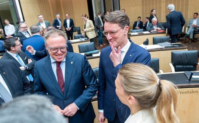 Mario Voigt + Hendrik Wüst EUR, Deutschland, Berlin, 12.06.2026: Mario Voigt (CDU) Landesvorsitzender der CDU Thüringen und Ministerpräsident des Freistaates Thüringen und Hendrik Wüst (CDU) Ministerpräsident von Nordrhein-Westfalen Vorsitzender der CDU Nordrhein-Westfalen. 1066. Sitzung des Bundesrat. Neun Gesetzesbeschlüsse aus dem Bundestag und zahlreiche Initiativen aus den eigenen Reihen stehen auf der Tagesordnung. Den Schwerpunkt der Agenda bilden 24 Gesetzentwürfe der Bundesregierung, zu denen sich die Länder positionieren können *** Mario Voigt Hendrik Wüst EUR, Germany, Berlin, 12 06 2026 Mario Voigt CDU State Chairman of the CDU Thuringia and Minister President of the Free State of Thuringia and Hendrik Wüst CDU Mini