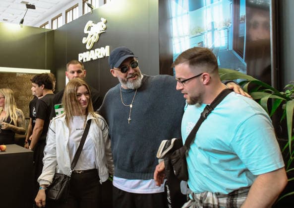 12.06.2026, xlakx, Entertainment, Mary Jane Berlin 2026 v.l. Der Rapper Sido auf der Cannabis-Messe Mary Jane Berlin. Die Veranstaltung präsentiert Aussteller aus den Bereichen Cannabis, Medizin, Lifestyle und Hanfprodukte. Berlin *** 12 06 2026, xlakx, Entertainment, Mary Jane Berlin 2026 v l Rapper Sido at the cannabis trade fair Mary Jane Berlin The event presents exhibitors from the cannabis, medicine, lifestyle and hemp product sectors Berlin Daniel Lakomski