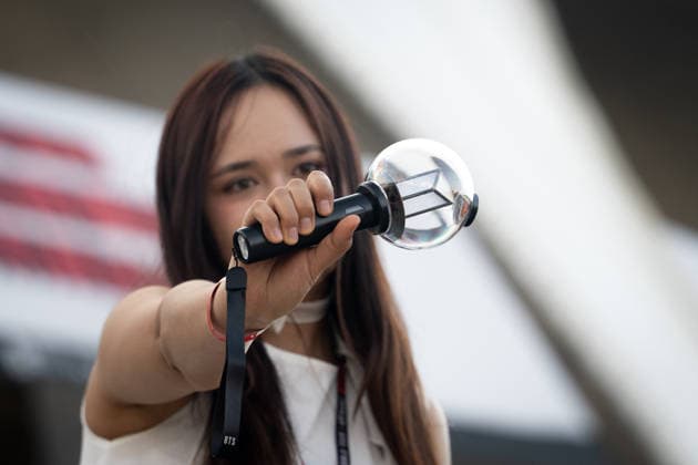 Fans gather ahead of BTS World Tour Arirang in South Korea s Busan BUSAN, SOUTH KOREA - JUNE 12: A fan holds a BTS lightstick as fans gather at the Busan Asiad Main Stadium, the venue for BTS World Tour Arirang in Busan, South Korea on June 12, 2026. Hwawon Ceci Lee Anadolu Busan South Korea. Editorial use only. Please get in touch for any other usage.  Copyright: x2026xAnadoluxHwawonxCecixLeex