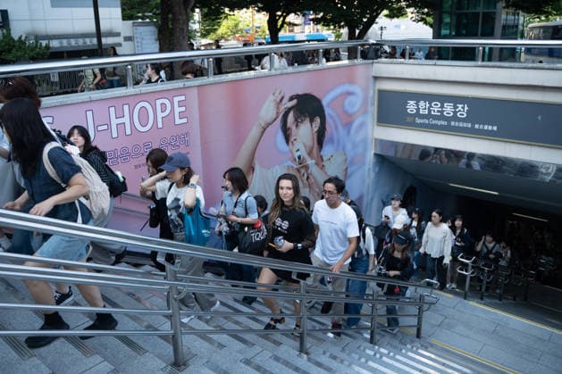 Fans gather ahead of BTS World Tour Arirang in South Korea s Busan BUSAN, SOUTH KOREA - JUNE 12: Fans gather as BTS World Tour Arirang is held at Busan Asiad Main Stadium in Busan, South Korea on June 12, 2026. Hwawon Ceci Lee Anadolu Busan South Korea. Editorial use only. Please get in touch for any other usage.  Copyright: x2026xAnadoluxHwawonxCecixLeex
