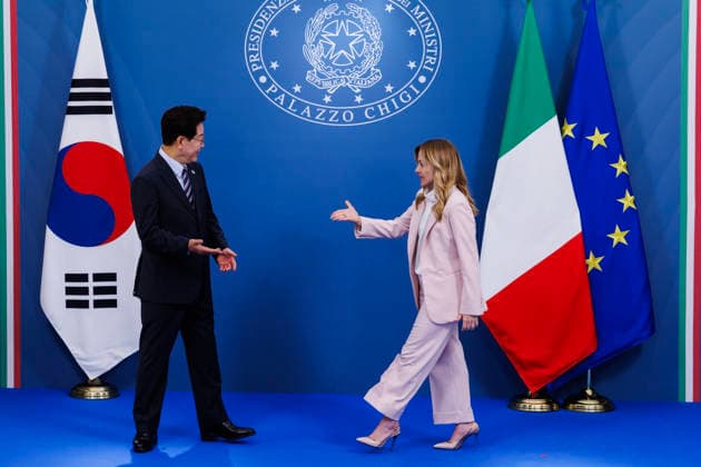 June 12, 2026, Rome, Italia, Italy: Prime Minister Giorgia Meloni and President Lee Jae Myung of the Republic of Korea during the exchange of agreements ceremony on the sidelines of their meeting, Rome, 12 06 2026 Rome Italy  - ZUMAa289 20260612_zia_a289_117 Copyright: xFrancescoxFotiax xAgfx
