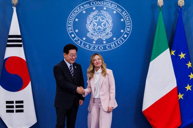 June 12, 2026, Rome, Italia, Italy: Prime Minister Giorgia Meloni and President Lee Jae Myung of the Republic of Korea during the exchange of agreements ceremony on the sidelines of their meeting, Rome, 12 06 2026 Rome Italy  - ZUMAa289 20260612_zia_a289_121 Copyright: xFrancescoxFotiax xAgfx
