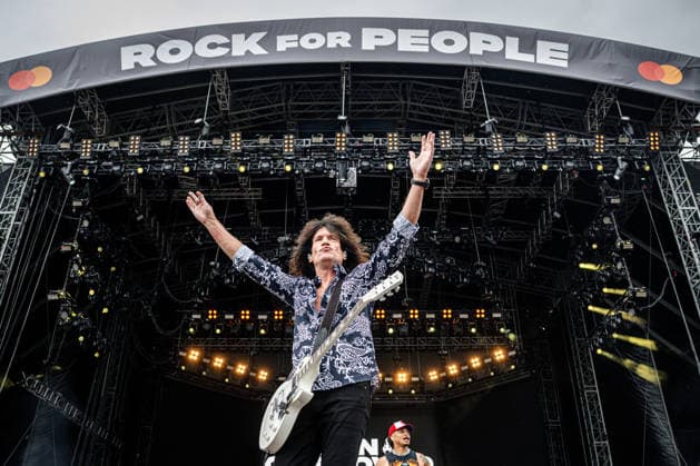 American musician, former lead guitarist and vocalist for the hard rock band Kiss Tommy Thayer, front, and Czech singer Ben Cristovao perform within the Rock for People music festival in Hradec Kralove, Czech Republic, June 12, 2026. (CTKxPhoto DavidxTanecek) CTKPhotoP2026061206095  CTKPhotoP2026061206095