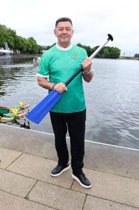 Luan Krasniqi beim 20. Drachenbootrennen 2026 der Michael Stich Stiftung auf der Alster. Hamburg, 12.06.2026 *** Luan Krasniqi at the 20 Dragon Boat Race 2026 of the Michael Stich Foundation on the Alster Hamburg, 12 06 2026 Foto:xgbrcix xFuturexImagex drachenboot_6608
