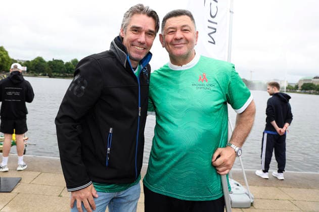 Michael Stich und Luan Krasniqi beim 20. Drachenbootrennen 2026 der Michael Stich Stiftung auf der Alster. Hamburg, 12.06.2026 *** Michael Stich and Luan Krasniqi at the 20 Dragon Boat Race 2026 of the Michael Stich Foundation on the Alster Hamburg, 12 06 2026 Foto:xgbrcix xFuturexImagex drachenboot_6610