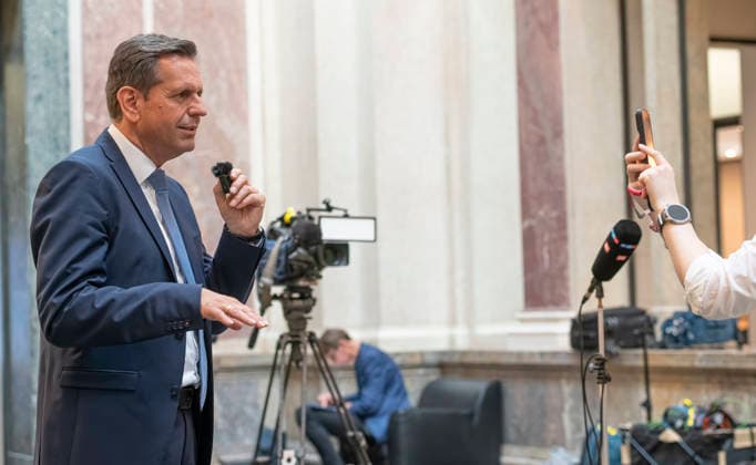 Olaf Lies - 1066. Sitzung des Bundesrat EUR, Deutschland, Berlin, 12.06.2026: Olaf Lies (SPD) Ministerpräsident von Niedersachsen gibt nach der Bundesratssitzung seinen Followern ein Statement ab - SocialMedia. 1066. Sitzung des Bundesrat. Neun Gesetzesbeschlüsse aus dem Bundestag und zahlreiche Initiativen aus den eigenen Reihen stehen auf der Tagesordnung. Den Schwerpunkt der Agenda bilden 24 Gesetzentwürfe der Bundesregierung, zu denen sich die Länder positionieren können *** Olaf Lies 1066 Meeting of the Bundesrat EUR, Germany, Berlin, 12 06 2026 Olaf Lies SPD Minister-President of Lower Saxony makes a statement to his followers after the Bundesrat meeting SocialMedia 1066 Meeting of the Bundesrat Nine legislative resolutions from