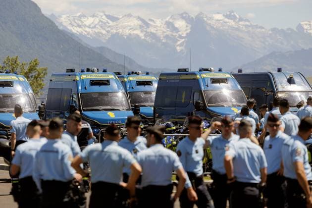 GENEVA BARRACKS BEFORE THE G7 PHOTOPQR LE DAUPHINE Grégory YETCHMENIZA La Roche sur Foron 12 06 2026 La Roche sur Foron Haute Savoie , June 12 Final stretch for the 6,100 gendarmes mobilized to secure the G7 summit to be held in Evian les Bains, from June 15 to 17, in Haute Savoie To meet all their needs and guarantee optimum operational support, a Gendarmerie Nationale BLA forward logistics base has been set up at Rochexpo, in La Roche sur Foron A major logistical challenge to ensure the full operability of the thousands of military personnel and 1400 vehicles mobilized Grégory Yetchmeniza Le Dauphiné Libéré Around La Roche sur Foron and across Haute Savoie, an unprecedented security operation is in place for the G7 summit La Roche sur Fo  Copyright: xPHOTOPQR LExDAUPHINE MAXPPPxGrégoryxYETCHMENIZAx 20260612JDL5808 20260612JDL5808