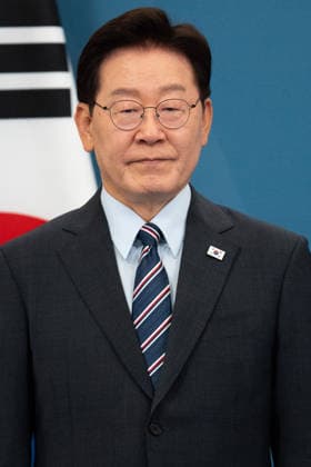 Meeting Between Giorgia Meloni and Korean President - Rome Italian Prime Minister Giorgia Meloni and South Korean President Lee Jae Myung attend a ceremony for the exchange of bilateral agreements at the end of their meeting at Villa Pamphilj in Rome on June 12, 2026. Photo by Andrea Bracaglia ABACAPRESS.COM Rome Italy Italy  Copyright: xBracagliaxAndrea ABACAx