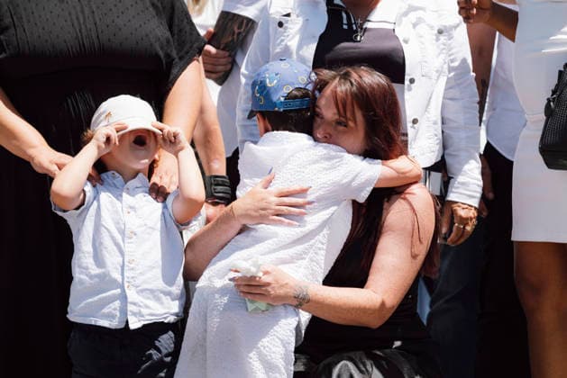 Lyhanna s funeral ceremony marks another deeply emotional moment in Fleurance France, Fleurance, June 12, 2026 Lyhanna s mother Ceremonie des obseques de Lyhanna marque un nouveau moment dintense emotion a Fleurance France, Fleurance le 12 juin 2026 mere de Lyhanna 457260 2026 12 06 OCCITANIE FLEURANCE France  Copyright: xPatriciaxHuchot-Boissierx xStarfacex STAR_457260_023
