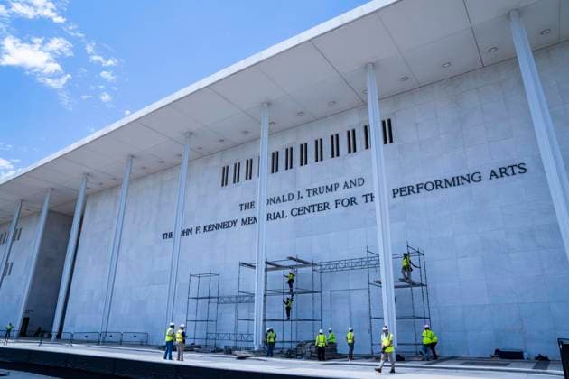 June 12, 2026, Washington, District Of Columbia, USA: Workers prepare to remove the name of United States President Donald J Trump from the facade of the John F. Kennedy Memorial Center for the Performing Arts in Washington, DC, USA, after a federal judge ordered that President Trump s name be removed from the building on Friday, June 12, 2026 Washington USA  - ZUMAs152 20260612_faa_s152_008 Copyright: xAndrewxThomasx