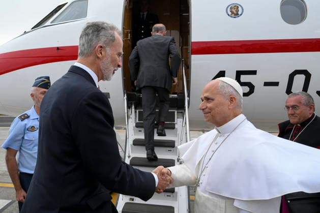 SPAIN - POPE LEO XIV EMBARKS A NEW AIRCRAF OFFERED BY SPANISH KING FELIPE VI - 2026 6 12 Spain, Vatican, 2026 6 12 Pope Leo XIV embarks a new aircraft offered by Spanish King Felipe VI after his first plane s takeoff was delayed due to an incident at Los Rodeos International Airport on the Canary Island of Tenerife . Pope Leo XIV will return to Rome from the Canary Islands today on a plane offered by Spanish King Felipe VI after his orginal aircraft suffered a technical glitch, the Vatican said. The flight is scheduled to depart Tenerife at 6 pm (1700 GMT) and arrive in Rome at around 11 pm, it said in a statement. EDITORIAL USE ONLY - NO BOOKS Copyright: xVATICANxMEDIA CPPx
