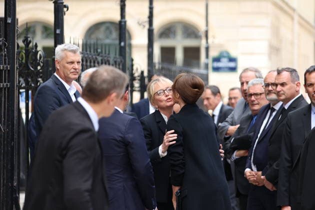 ArrivÃ es aux obseques de Bernadette Chirac en la Basilique Sainte-Clotilde Ã Paris Claude Chirac et Carla Bruni - ArrivÃ es aux obseques de Bernadette Chirac en la Basilique Sainte-Clotilde Ã Paris, France le 17 juin 2026  Copyright: xDFY+DKRx