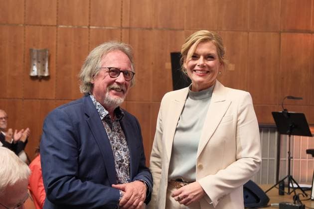 12.06.2026 xkhx Rathaus der Stadt Kassel Publizist Harald Martenstein erhält den Deutschen Sprachpreis 2026 für meisterhafte Kommentierung und zeitgemäßes, teils sarkastisches Deutsch Bild zeigt Julia Klöckner Präsidentin des Deutschen Bundestages beim Eintrag in das goldene Buch der Stadt Kassel *** 12 06 2026 xkhx Kassel City Hall Publicist Harald Martenstein receives the German Language Award 2026 for masterful commentary and contemporary, sometimes sarcastic German Picture shows Julia Klöckner President of the German Bundestag signing the Golden Book of the City of Kassel KH