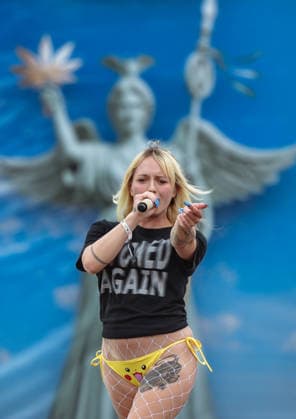 12.06.2026, xlakx, Entertainment, Mary Jane Berlin 2026 v.l.Die Rapperin Sarah4K auf der Cannabis-Messe Mary Jane Berlin. Die Veranstaltung präsentiert Aussteller aus den Bereichen Cannabis, Medizin, Lifestyle und Hanfprodukte. Berlin *** 12 06 2026, xlakx, Entertainment, Mary Jane Berlin 2026 v l The rapper Sarah4K at the cannabis fair Mary Jane Berlin The event presents exhibitors from the fields of cannabis, medicine, lifestyle and hemp products Berlin Daniel Lakomski
