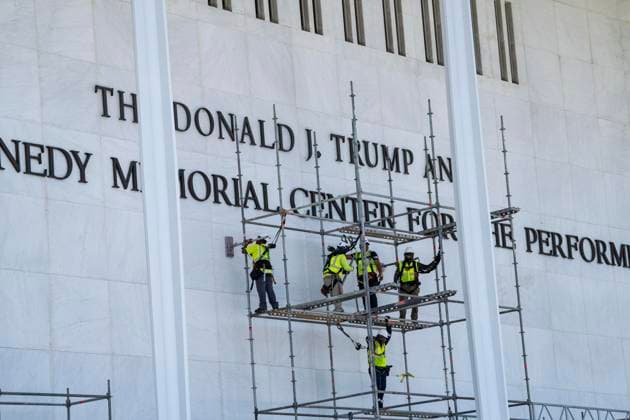 June 12, 2026, Washington, District Of Columbia, USA: Workers prepare to remove the name of United States President Donald J Trump from the facade of the John F. Kennedy Memorial Center for the Performing Arts in Washington, DC, USA, after a federal judge ordered that President Trump s name be removed from the building on Friday, June 12, 2026 Washington USA - ZUMAs152 20260612_faa_s152_022 Copyright: xAndrewxThomasx
