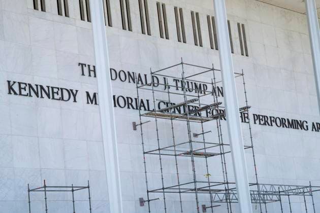 June 12, 2026, Washington, District Of Columbia, USA: Workers prepare to remove the name of United States President Donald J Trump from the facade of the John F. Kennedy Memorial Center for the Performing Arts in Washington, DC, USA, after a federal judge ordered that President Trump s name be removed from the building on Friday, June 12, 2026 Washington USA - ZUMAs152 20260612_faa_s152_026 Copyright: xAndrewxThomasx
