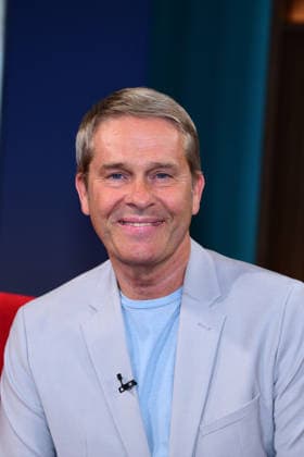 Hinnerk Baumgarten, der Moderator in der Sendung DAS Rote Sofa! (NDR) am 12.06.2026 in Hamburg Hinnerk Baumgarten during the Das Rote Sofa tv show at NDR Studios on June 12, 2026 in Hamburg, Germany Politiker und Schiedsrichter Florian Lechner zu Gast bei Das Rote Sofa in Hamburg (NDR) *** Hinnerk Baumgarten, the presenter in the program DAS Rote Sofa NDR on 12 06 2026 in Hamburg Hinnerk Baumgarten during the Das Rote Sofa tv show at NDR Studios on June 12, 2026 in Hamburg, Germany Politician and referee Florian Lechner as a guest at Das Rote Sofa in Hamburg NDR 