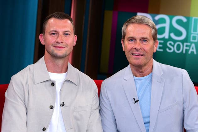 Florian Lechner zu Gast bei Moderator Hinnerk Baumgarten in der Sendung DAS Rote Sofa (NDR) am 12.06.2026 in Hamburg Florian Lechner and Hinnerk Baumgarten during the Das Rote Sofa tv show at NDR Studios on June 12, 2026 in Hamburg, Germany Politiker und Schiedsrichter Florian Lechner zu Gast bei Das Rote Sofa in Hamburg (NDR) *** Florian Lechner as a guest of presenter Hinnerk Baumgarten in the program DAS Rote Sofa NDR on 12 06 2026 in Hamburg Florian Lechner and Hinnerk Baumgarten during the Das Rote Sofa tv show at NDR Studios on June 12, 2026 in Hamburg, Germany Politician and referee Florian Lechner as a guest at Das Rote Sofa in Hamburg NDR 