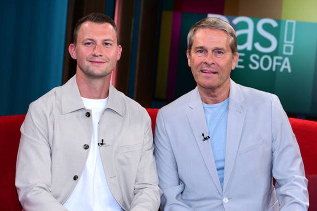 Florian Lechner zu Gast bei Moderator Hinnerk Baumgarten in der Sendung DAS Rote Sofa (NDR) am 12.06.2026 in Hamburg Florian Lechner and Hinnerk Baumgarten during the Das Rote Sofa tv show at NDR Studios on June 12, 2026 in Hamburg, Germany Politiker und Schiedsrichter Florian Lechner zu Gast bei Das Rote Sofa in Hamburg (NDR) *** Florian Lechner as a guest of presenter Hinnerk Baumgarten in the program DAS Rote Sofa NDR on 12 06 2026 in Hamburg Florian Lechner and Hinnerk Baumgarten during the Das Rote Sofa tv show at NDR Studios on June 12, 2026 in Hamburg, Germany Politician and referee Florian Lechner as a guest at Das Rote Sofa in Hamburg NDR 