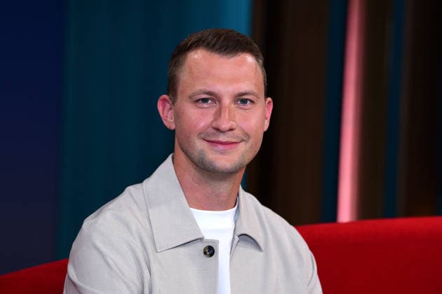 Florian Lechner zu Gast in der Sendung DAS Rote Sofa (NDR) am 12.06.2026 in Hamburg Florian Lechner during the Das Rote Sofa tv show at NDR Studios on June 12, 2026 in Hamburg, Germany Politiker und Schiedsrichter Florian Lechner zu Gast bei Das Rote Sofa in Hamburg (NDR) *** Florian Lechner as a guest on the program DAS Rote Sofa NDR on 12 06 2026 in Hamburg Florian Lechner during the Das Rote Sofa tv show at NDR Studios on June 12, 2026 in Hamburg, Germany Politician and referee Florian Lechner as a guest on Das Rote Sofa in Hamburg NDR 
