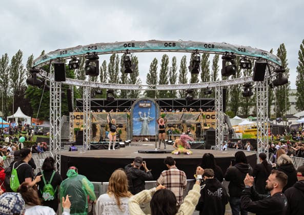 12.06.2026, xlakx, Entertainment, Mary Jane Berlin 2026 v.l.Die Rapperin Sarah4K auf der Cannabis-Messe Mary Jane Berlin. Die Veranstaltung präsentiert Aussteller aus den Bereichen Cannabis, Medizin, Lifestyle und Hanfprodukte. Berlin *** 12 06 2026, xlakx, Entertainment, Mary Jane Berlin 2026 v l The rapper Sarah4K at the cannabis fair Mary Jane Berlin The event presents exhibitors from the fields of cannabis, medicine, lifestyle and hemp products Berlin Daniel Lakomski