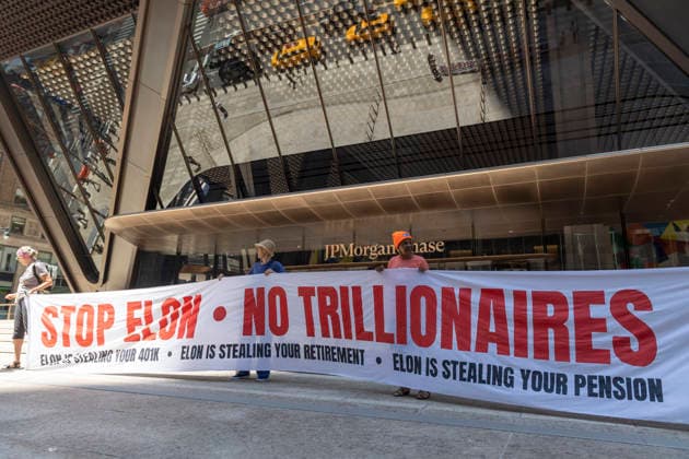 June 12, 2026, New York, New York, USA: A coalition of organizations rally outside JP Morgan Chase headquarters in Midtown Manhattan to disrupt Chase CEO J. Dimon s party celebrating E. Musk s launch of SpaceX s IPO on the Nasdaq Stock Exchange and Musk s net worth as a trillionaire. People hold a banner that reads STOP ELON NO TRILLIONAIRES ELON IS STEALING YOUR 401K ELON IS STEALING YOUR RETIREMENT ELON IS STEALING YOUR PENSION. Organizers denounce working people having SpaceX forced into their 401ks and pensions and the emergence of trillionaire-level wealth in the United States while millions of people face housing insecurity, medical debt, and low wages. New York USA - ZUMAr174 20260612_znp_r174_001 Copyright: xGinaxMxRandazzox