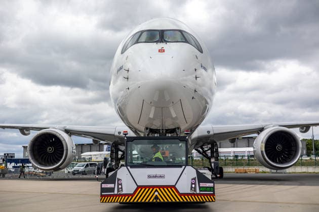 Flugprogramm mit dem Airbus 350- 1000 Flugprogramm mit dem Airbus 350- 1000 bei der ILA in Berlin-Brandenburg am 12.06.2026. Berlin Deutschland *** Flight program with the Airbus 350 1000 Flight program with the Airbus 350 1000 at the ILA in Berlin Brandenburg on 12 06 2026 Berlin Germany