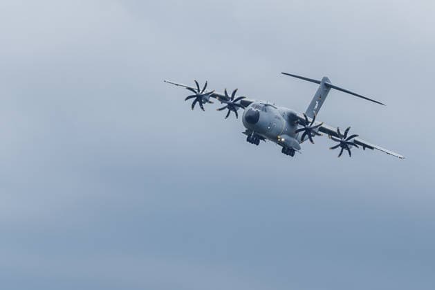 Flugprogramm mit dem Airbus A400M Flugprogramm mit dem Airbus A400M bei der ILA in Berlin-Brandenburg am 12.06.2026. Berlin Deutschland *** Flight program with the Airbus A400M Flight program with the Airbus A400M at the ILA in Berlin Brandenburg on 12 06 2026 Berlin Germany