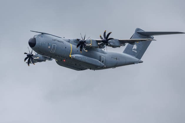 Flugprogramm mit dem Airbus A400M Flugprogramm mit dem Airbus A400M bei der ILA in Berlin-Brandenburg am 12.06.2026. Berlin Deutschland *** Flight program with the Airbus A400M Flight program with the Airbus A400M at the ILA in Berlin Brandenburg on 12 06 2026 Berlin Germany