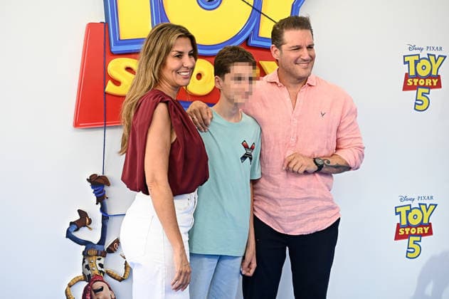 These are the celebrities who did not want to miss the premiere of Toy Story 5 Manu Tenorio with his wife, Silvia Casas and his son attended the premiere of the movie Toy Story 5, June 12, 2026, in Madrid Spain MOVIE TOY STORY 5 PREMIERE FAMOUSES Madrid Madrid Madrid Spain  Copyright: xFranciscoxGuerrax 7592875