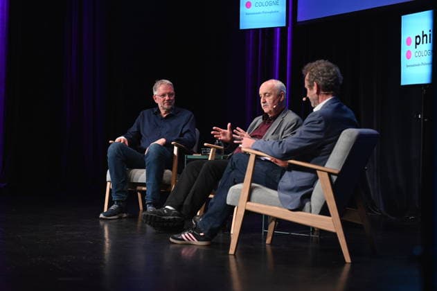 Autor Arnd Henze, Theologe Wolfgang Palaver und Journalist Joachim Frank, l-r, spricht auf der Phil.Cologne, ein internationales Fest für Philosophie zum Thema Wer hat Angst vorm Antichrist? Politische Theologie und das Silicon Valley. *** Author Arnd Henze, theologian Wolfgang Palaver and journalist Joachim Frank, l r, speak at Phil Cologne, an international festival of philosophy on the topic of Whos afraid of the Antichrist Political theology and Silicon Valley