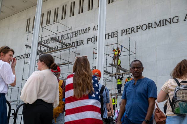 June 12, 2026, Washington, Disitrict Of Columbia, United States: Workers continue erecting scaffolding outside the John F. Kennedy Center for the Performing Arts in Washington, D.C., ahead of the planned removal of President Donald Trump s name from exterior signage. Washington United States  - ZUMAk206 20260612_znp_k206_012 Copyright: xMattxKaminskyx
