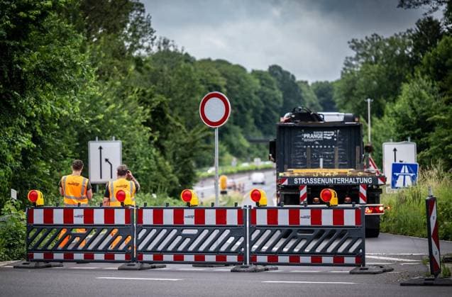 Sperrung A40 in Mülheim an der Ruhr ** NUR FÜR REDAKTIONELLE ZWECKE ** EDITORIAL USE ONLY **<p>Gesperrt ist seit 21 Uhr am Freitagabend, 12.06.2026, die Auffahrt zur Autobahn A40 zwischen den Abfahrten MH-Winkhausen (im Bild) und MH-Heißen in Mülheim an der Ruhr. Die Sperrung ist wegen einer umfangreichen Suche nach Weltkriegsbomben im Zuge einer Brückensanierung für zehn Tage geplant. Deutschland NRW Mülheim an der Ruhr Copyright: MartinxMöller *** Closure of the A40 in Mülheim an der Ruhr FOR EDITORIAL PURPOSES ONLY EDITORIAL USE ONLY p The slip road to the A40 freeway between the MH Winkhausen exit in the picture and the MH Heißen exit in Mülheim an der Ruhr has been closed since 9 p.m. on Friday evening, 12 06 2026 The closure i Copyright: MartinxMöller doc869e59v3f8jd95fk3m ,EDITORIAL USE ONLY