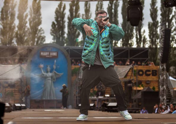 12.06.2026, xlakx, Entertainment, Mary Jane Berlin 2026 v.l. Der Rapper Marteria auf der Cannabis-Messe Mary Jane Berlin. Die Veranstaltung präsentiert Aussteller aus den Bereichen Cannabis, Medizin, Lifestyle und Hanfprodukte. Berlin *** 12 06 2026, xlakx, Entertainment, Mary Jane Berlin 2026 v l Rapper Marteria at the Mary Jane Berlin cannabis trade fair The event presents exhibitors from the cannabis, medicine, lifestyle and hemp product sectors Berlin Daniel Lakomski