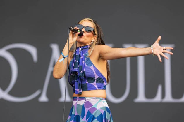 Buscabulla no Primavera Sound Porto 2026 in Portugal - 12 Jun 2026 Raquel Berríos of the Puerto Rican experimental pop duo Buscabulla performs live on stage during Primavera Sound Porto 2026 at Parque da Cidade. Porto Portugal Copyright: xDiogoxBaptistax xSOPAxImagesx DB_BuscabullaS262DAY_0012