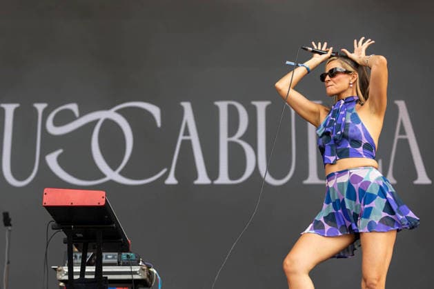 Buscabulla no Primavera Sound Porto 2026 in Portugal - 12 Jun 2026 Raquel Berríos of the Puerto Rican experimental pop duo Buscabulla performs live on stage during Primavera Sound Porto 2026 at Parque da Cidade. Porto Portugal Copyright: xDiogoxBaptistax xSOPAxImagesx DB_BuscabullaS262DAY_0021